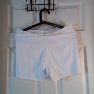 Athleta NWOT Large white biker shorts.            A4